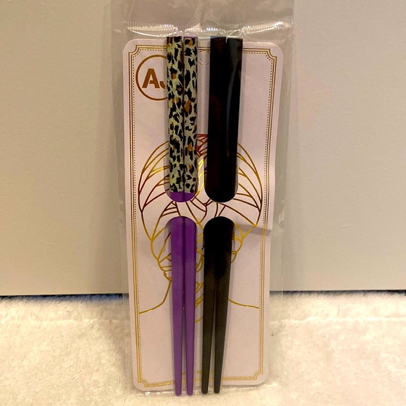 🆕Set of 2: Wooden Hair Sticks Leopard Print Purple/Black - Picture 1 of 2